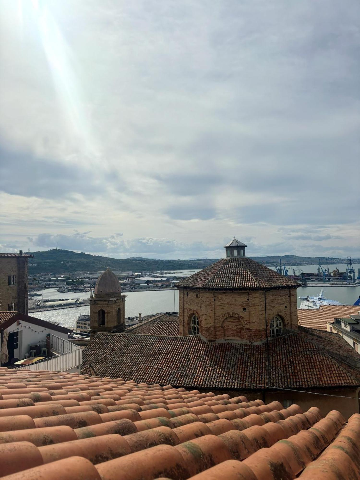 Domus Mirabilis Homestay Ancona Exterior foto